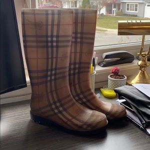 Authentic Burberry Rainboots